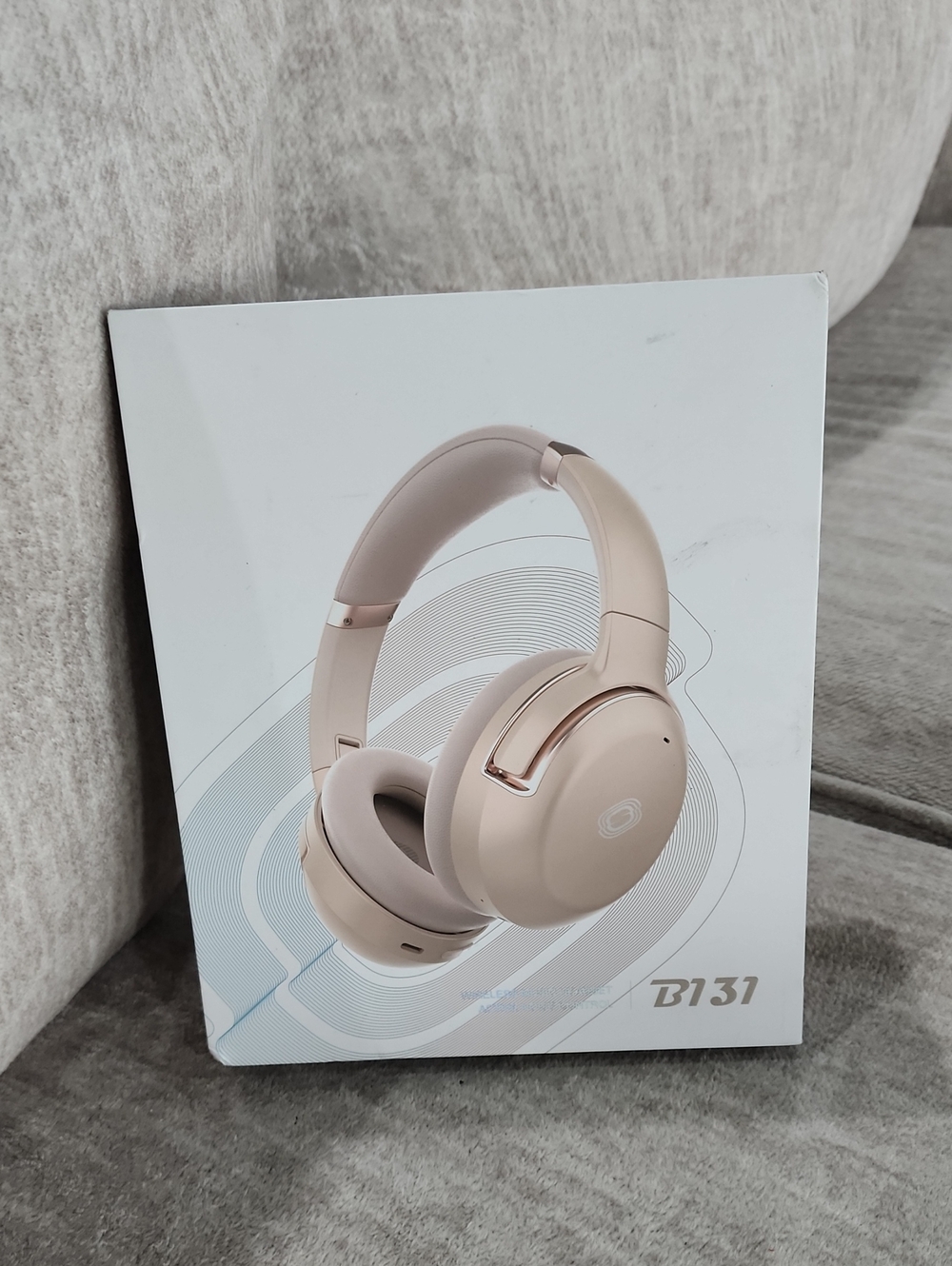 NWT B131 Wireless Headset With Noise Cancellation